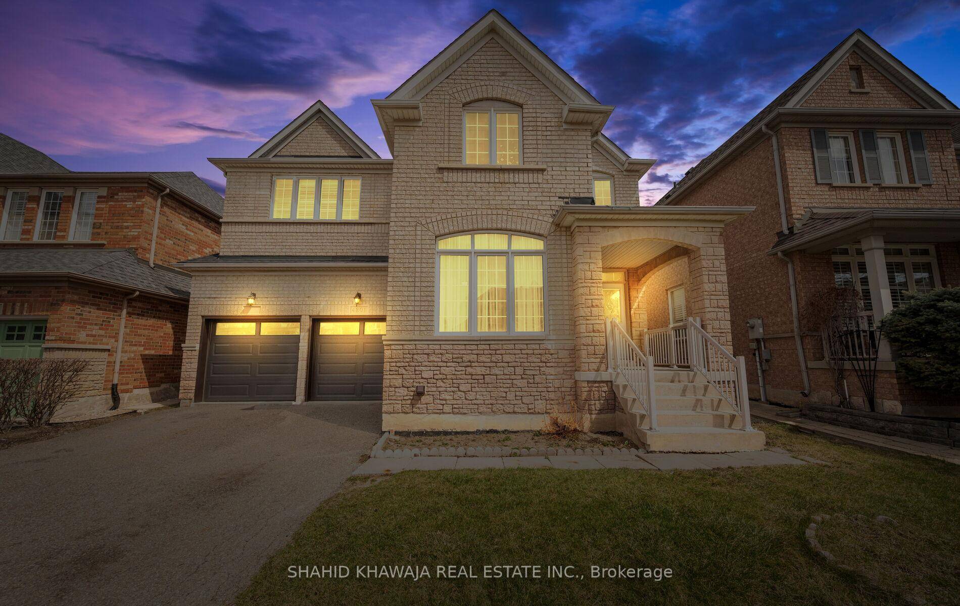 View Tour ! WOW ! Absolutely Gorgeous Modern Exterior Detached Home Located In The Premium Neighborhood Of Central Churchill Meadows Premium No Sidewalk Lot With Over 3500 Sq ft Living ...