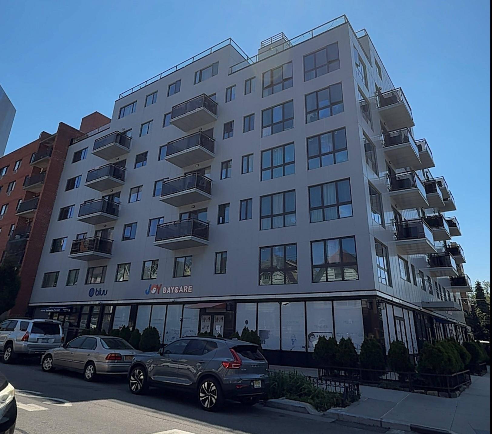 Newly Build Condo, Tax 26 month, Maintenance fee 250 month with Discount !