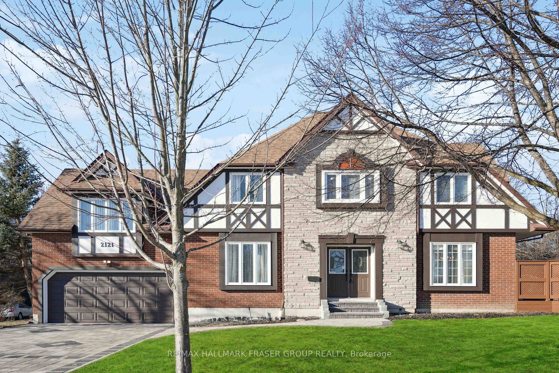 Stunning Executive 'John Boddy' Home 'Bridlewood' Model Located In The Exclusive Enclave of Liverpool On Quiet Cul De Sac.