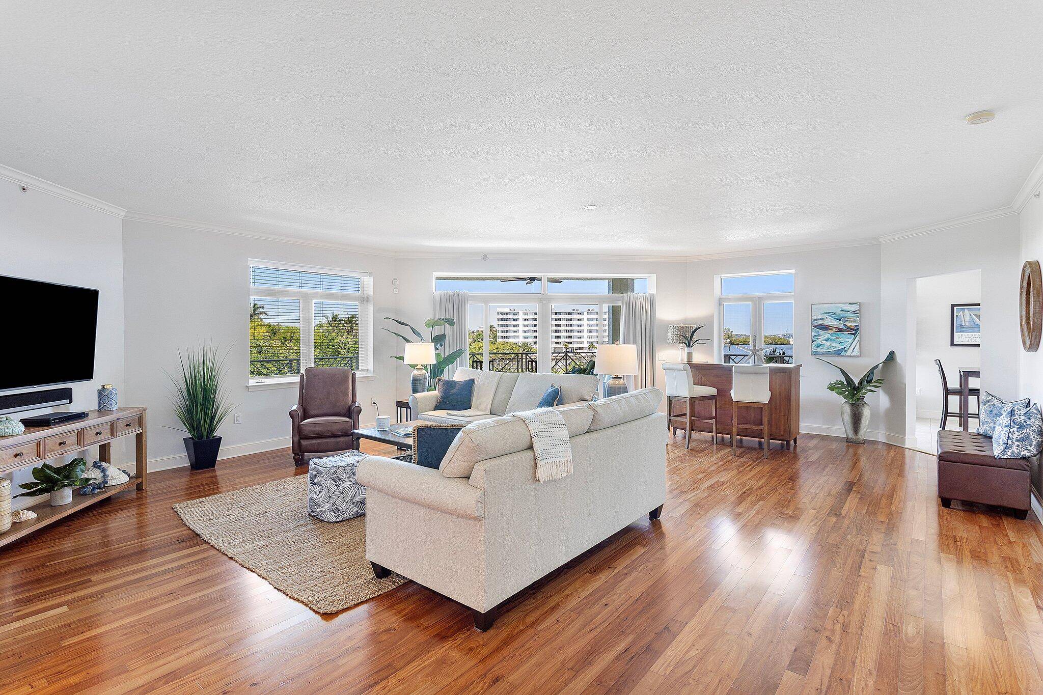 Luxurious coastal living awaits you !