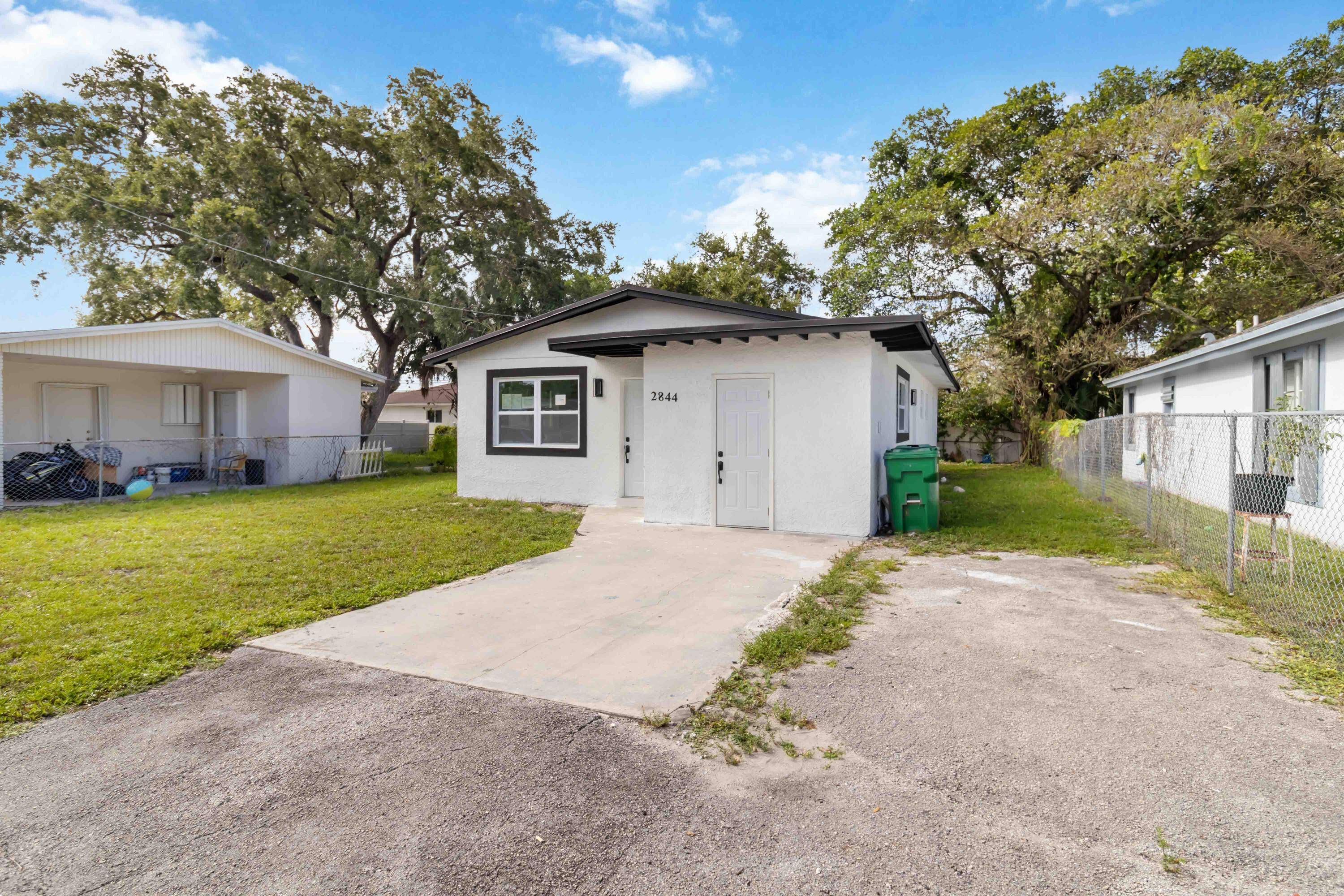 Discover this beautifully updated 3 bedroom, 2 bathroom home offering comfort, style, and convenience in a prime location near downtown Fort Lauderdale.