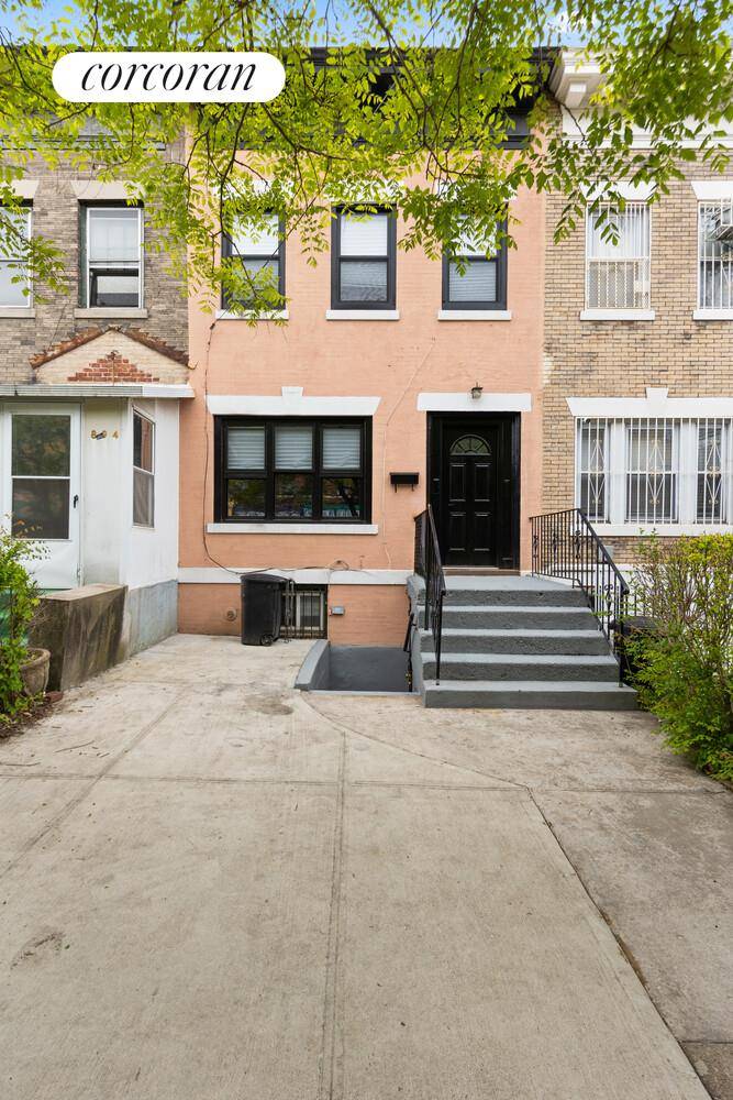 READY TO MOVE IN. FULLY RENOVATED !