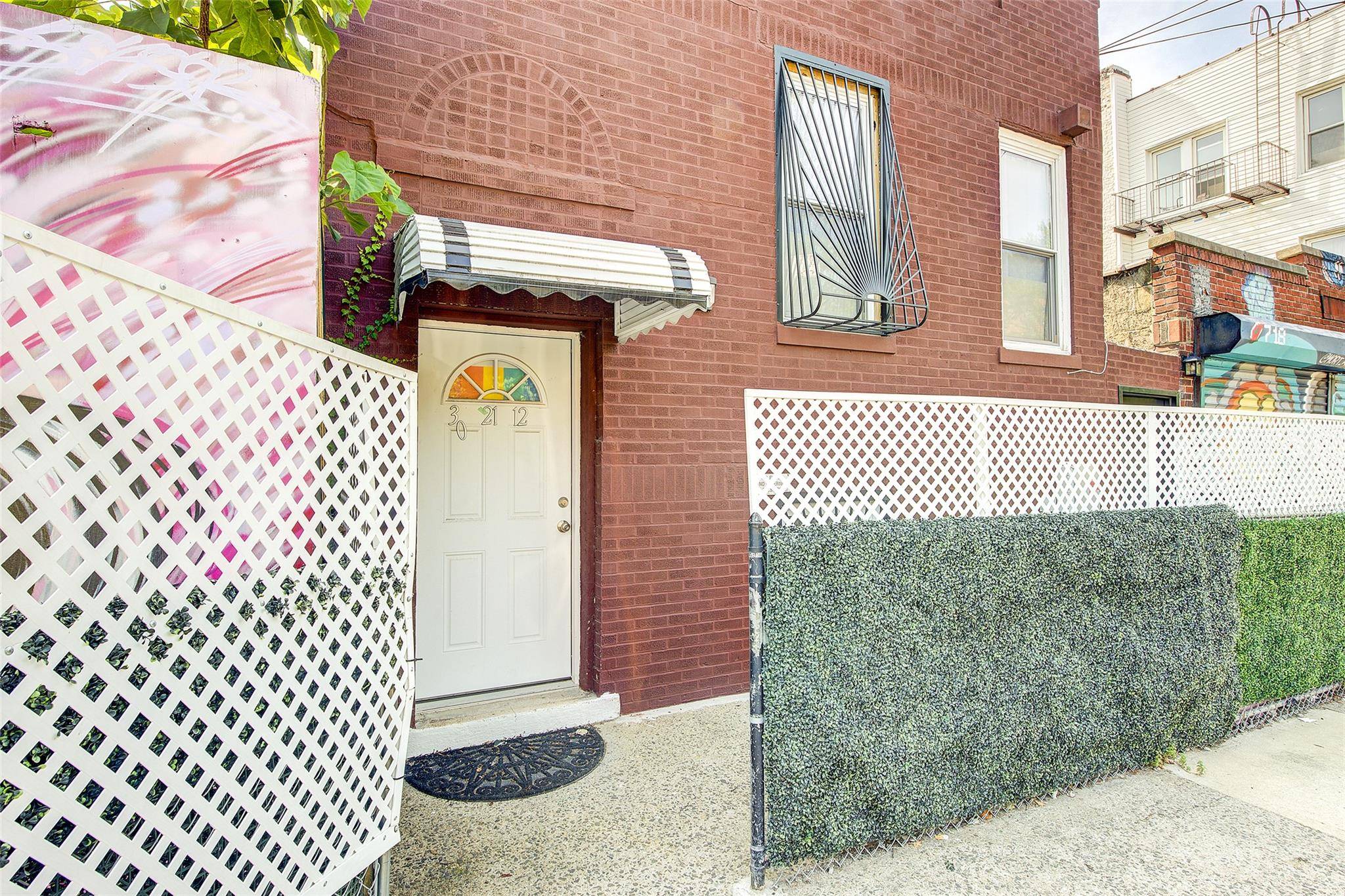 Welcome to your dream home on the vibrant border of Astoria and Long Island City !