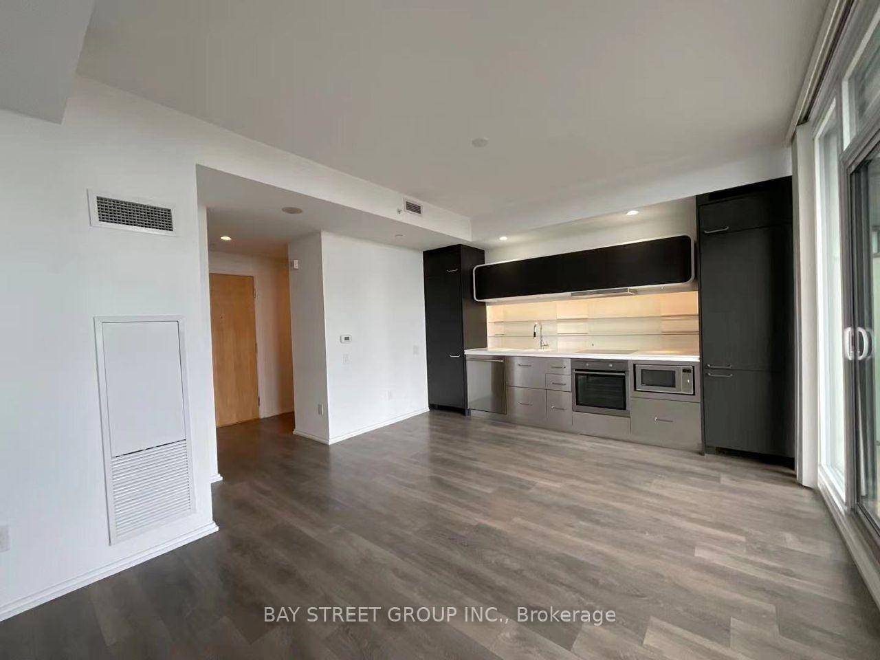 Bright amp ; Spacious Unit W 1 Bedroom Study, 2 Washrooms.