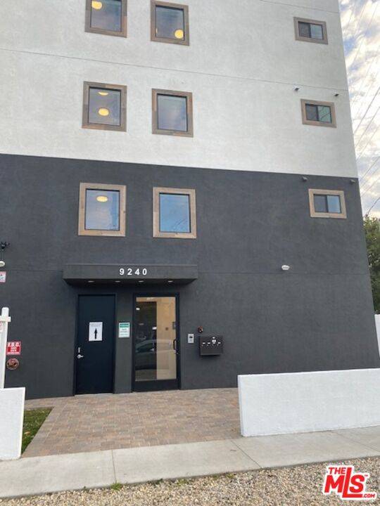 9240  W National Blvd 9.0 LA