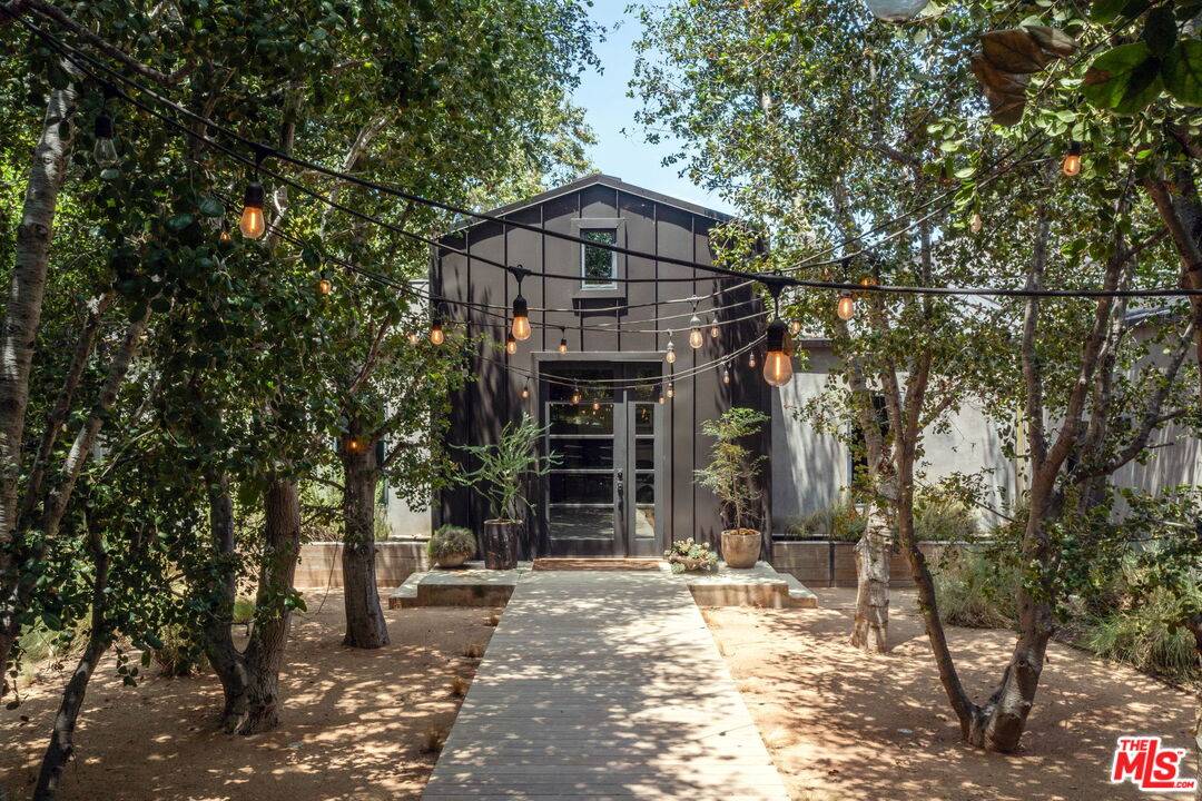 226  S Rimpau Blvd 6BR Mid Wilshire La