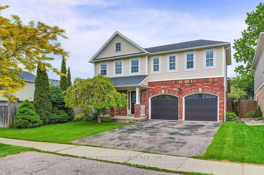 Welcome to this well maintained 3 1 bedroom home nestled in one of Brantfords most desirable neighbourhoods !