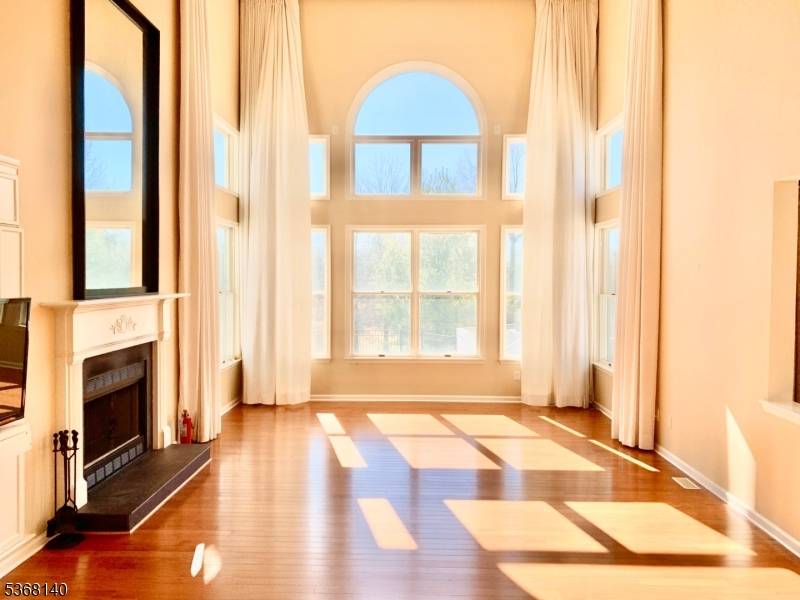 Flexible Lease Lengths Furnishing options available if needed.