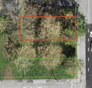 The 2 adjacent lots are also available for sale.