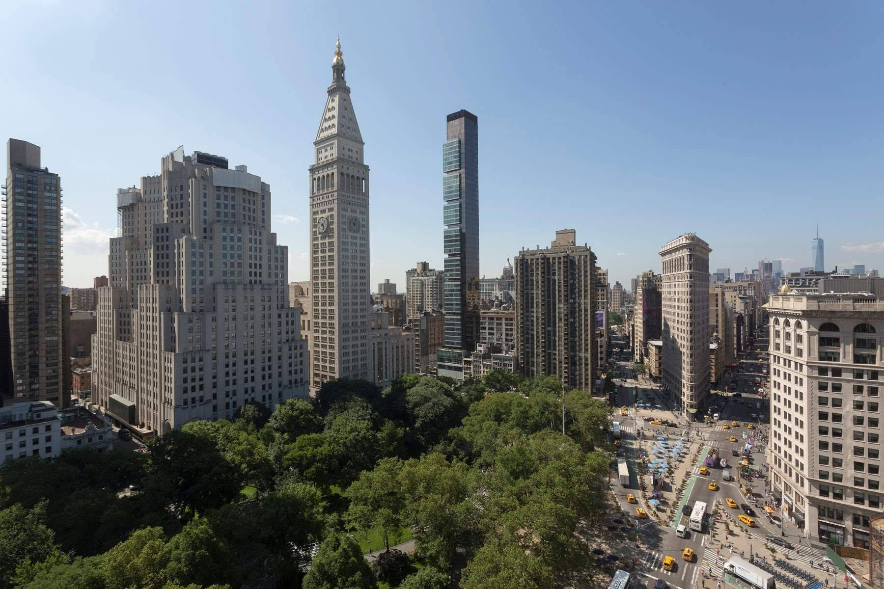DESIGNER MASTERPIECE IN 212 FIFTH AVENUE Drama and pizzazz pervade in this bespoke designer four bedroom home with captivating views of Madison Square Park.