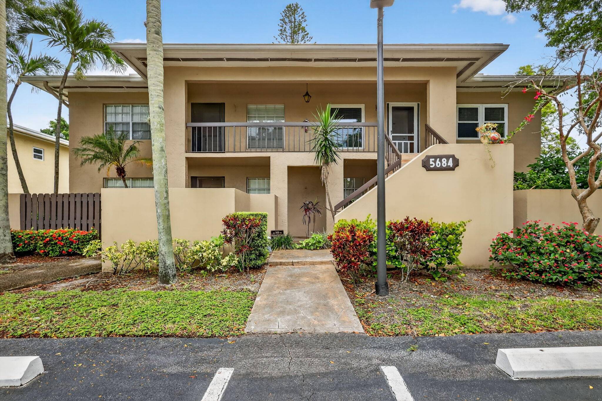 Offered Fully Furnished Immediate MOVE IN !