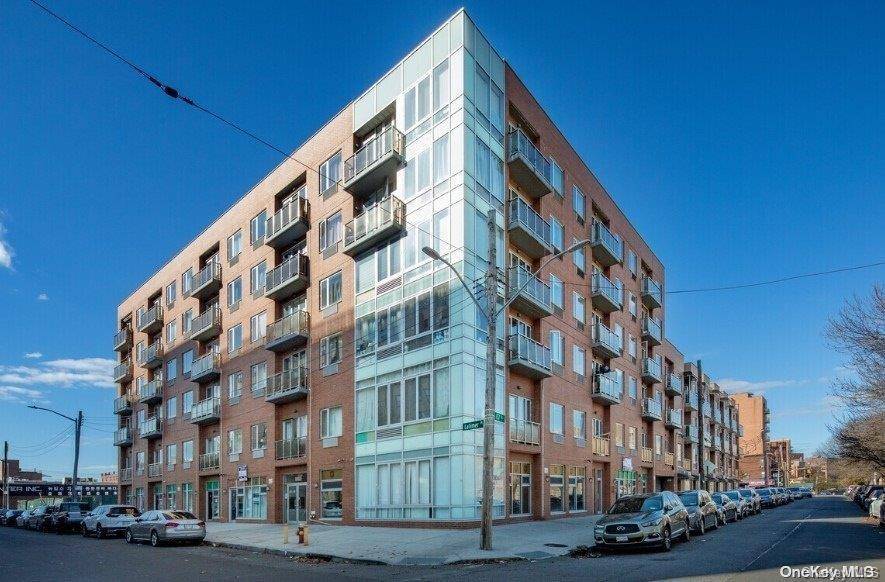 This 2 bedrooms unit with a large Patio is located with in walking distance to public transportation Q25 and Q34 bus, 7 train and LIRR station.