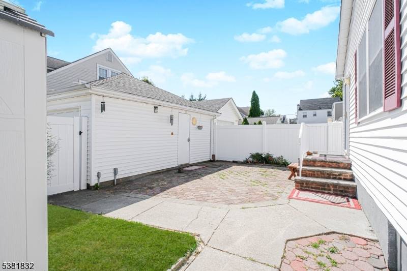 Welcome to 77 Wilcox Ave.