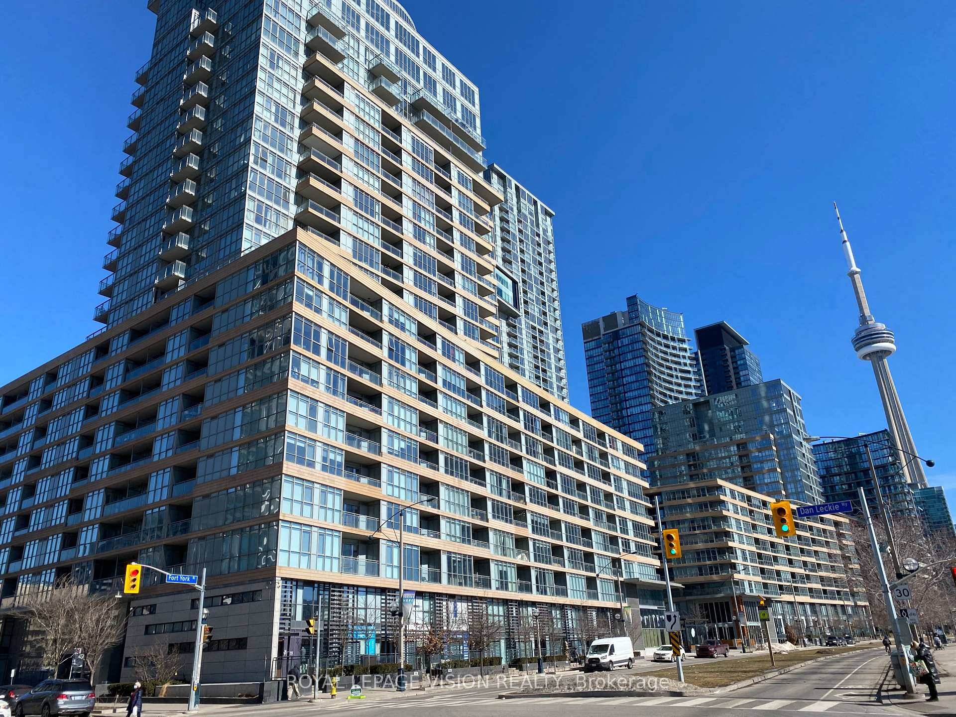 Bright, Large 1 Bed Den Unit In The Cityplace Community.