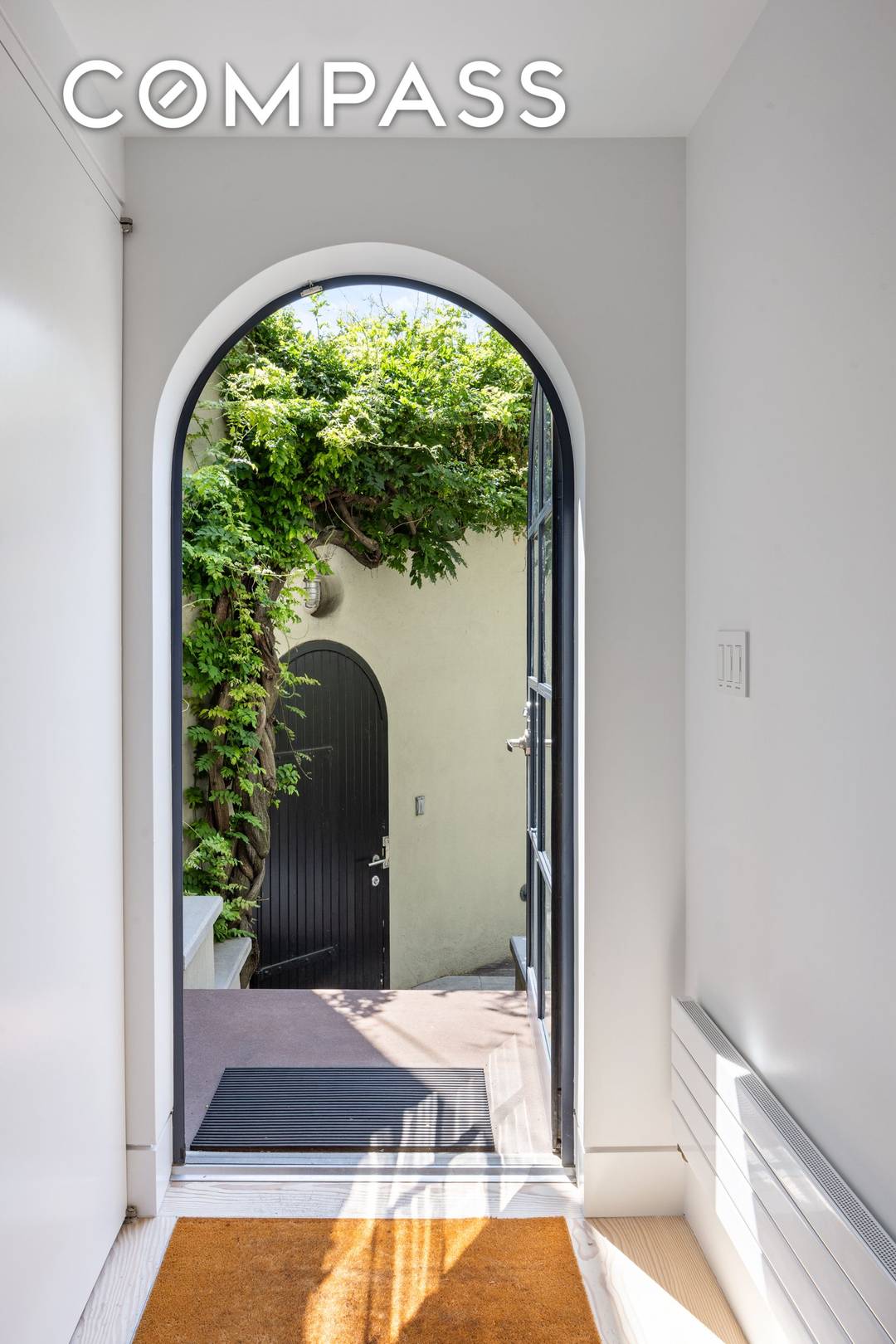An Architect Renovated Federal Style Townhouse in the Heart of the West Village Tucked behind a classic brick fac ade on a landmarked West Village block, 39 Barrow Street is ...