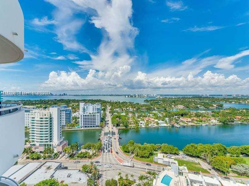 Amazing and spacious apartment completely renovated and decorated, open views from this unit.