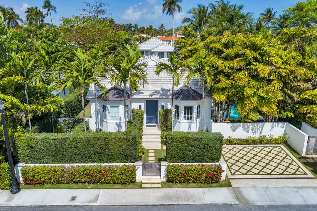 Located in the heart of Palm Beach, this quintessential Palm Beach residence is available for rent and offers 4 bedrooms, 4.