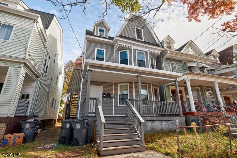 Exceptional 3 unit property offering strong rental income potential.