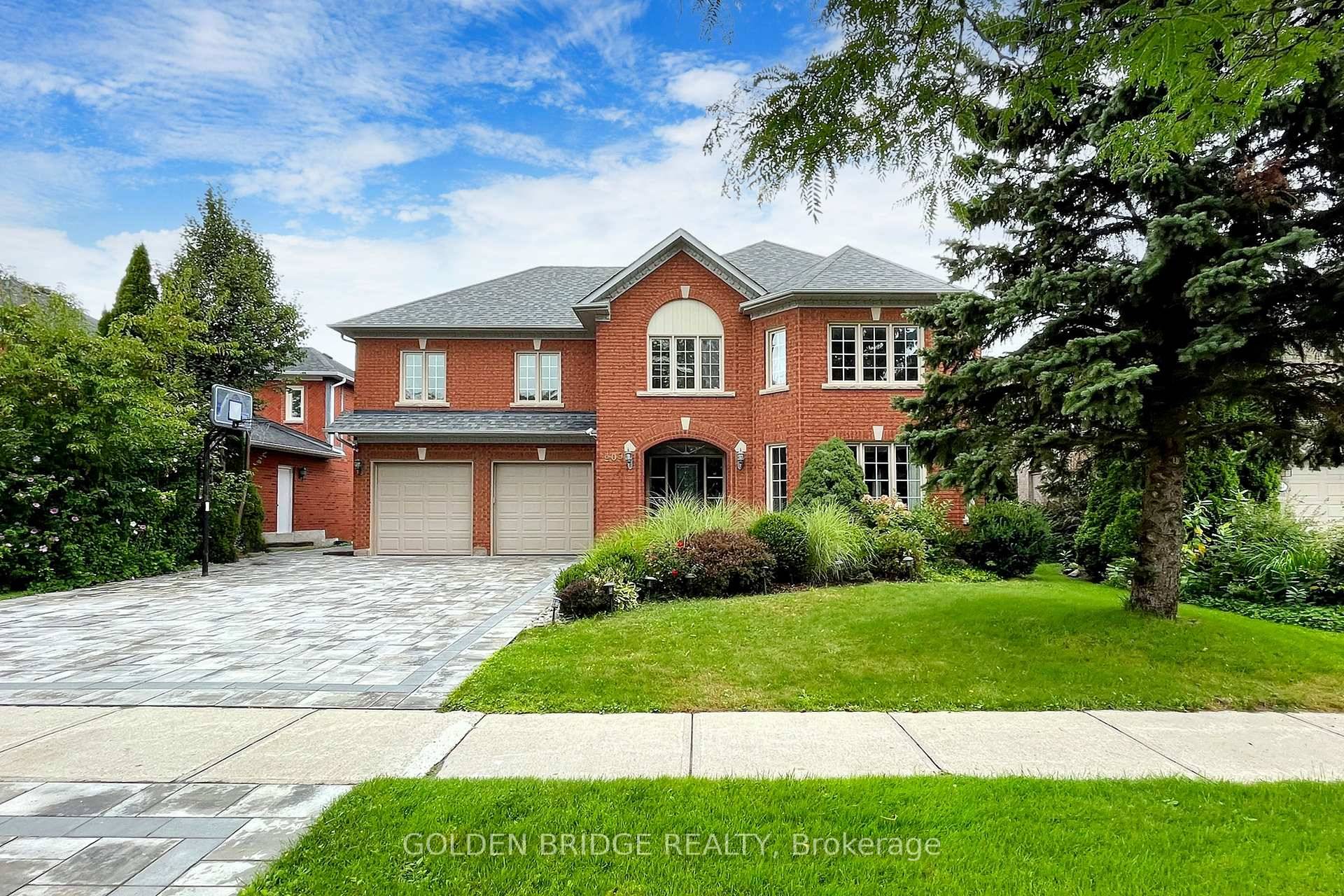 New decorations amp ; Majestic Detached Home on Prestigious Stonehaven Community.