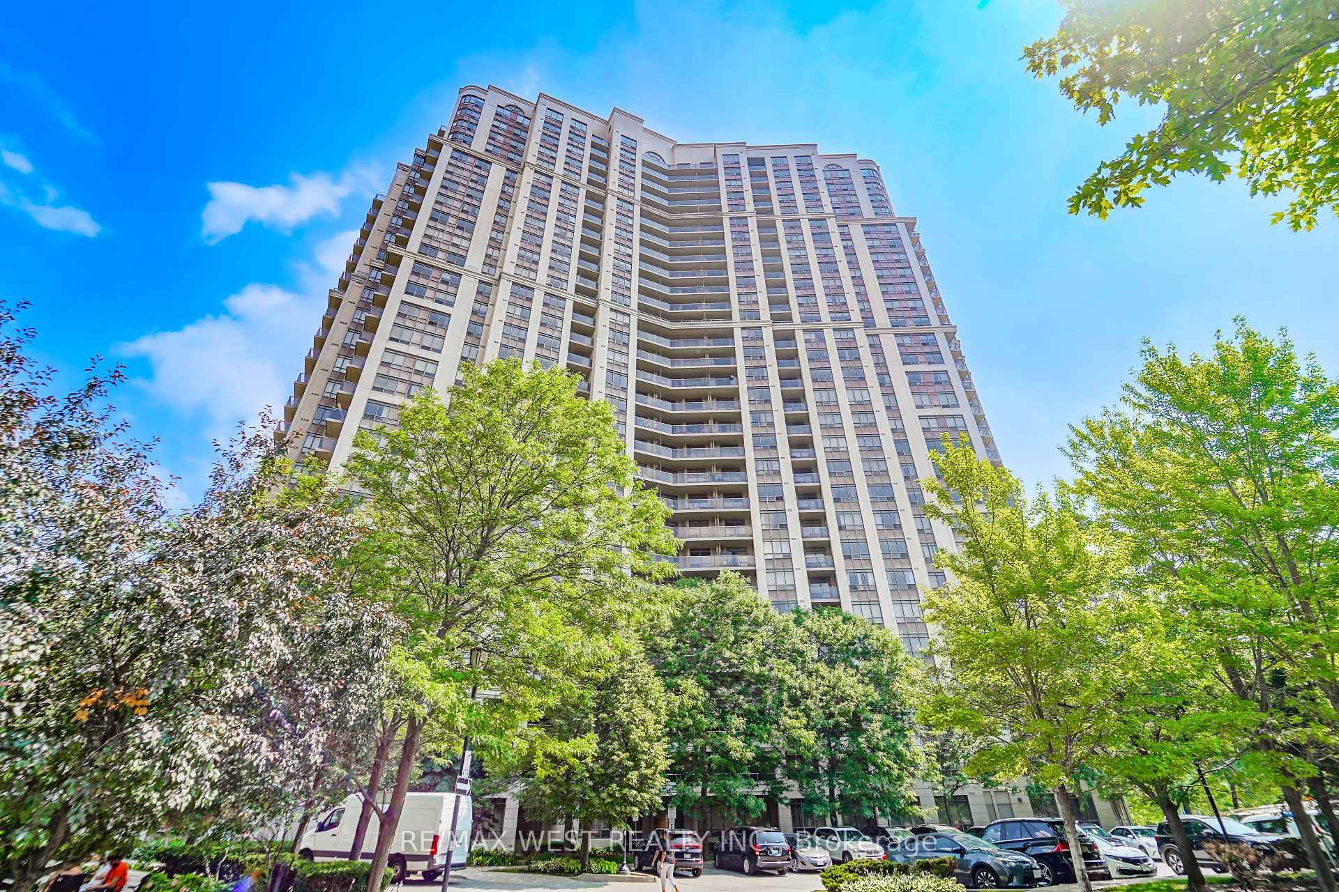 Well Kept 1 1 Bedroom Tridel Built Condo !