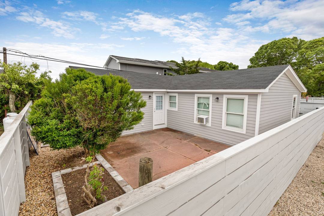 Montauk Cottage at Marlenas Yacht Club