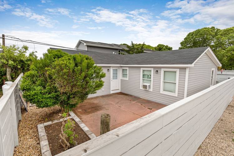 Montauk Cottage at Marlenas Yacht Club