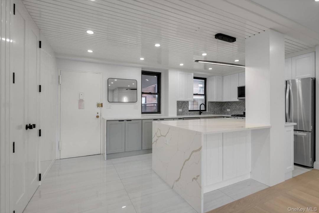 Stunning Views, A Terrace AND PARKING !