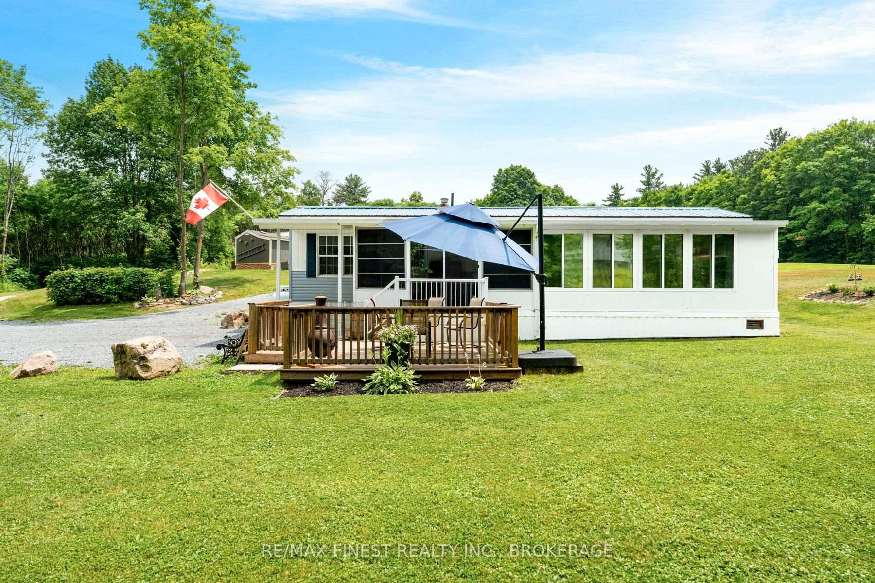 You'll be over the Moon with the options on this move in ready property !