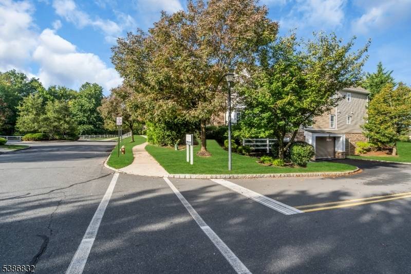 Welcome to easy living in Somerset Run one of Somerset's most sought after 55 adult communities.