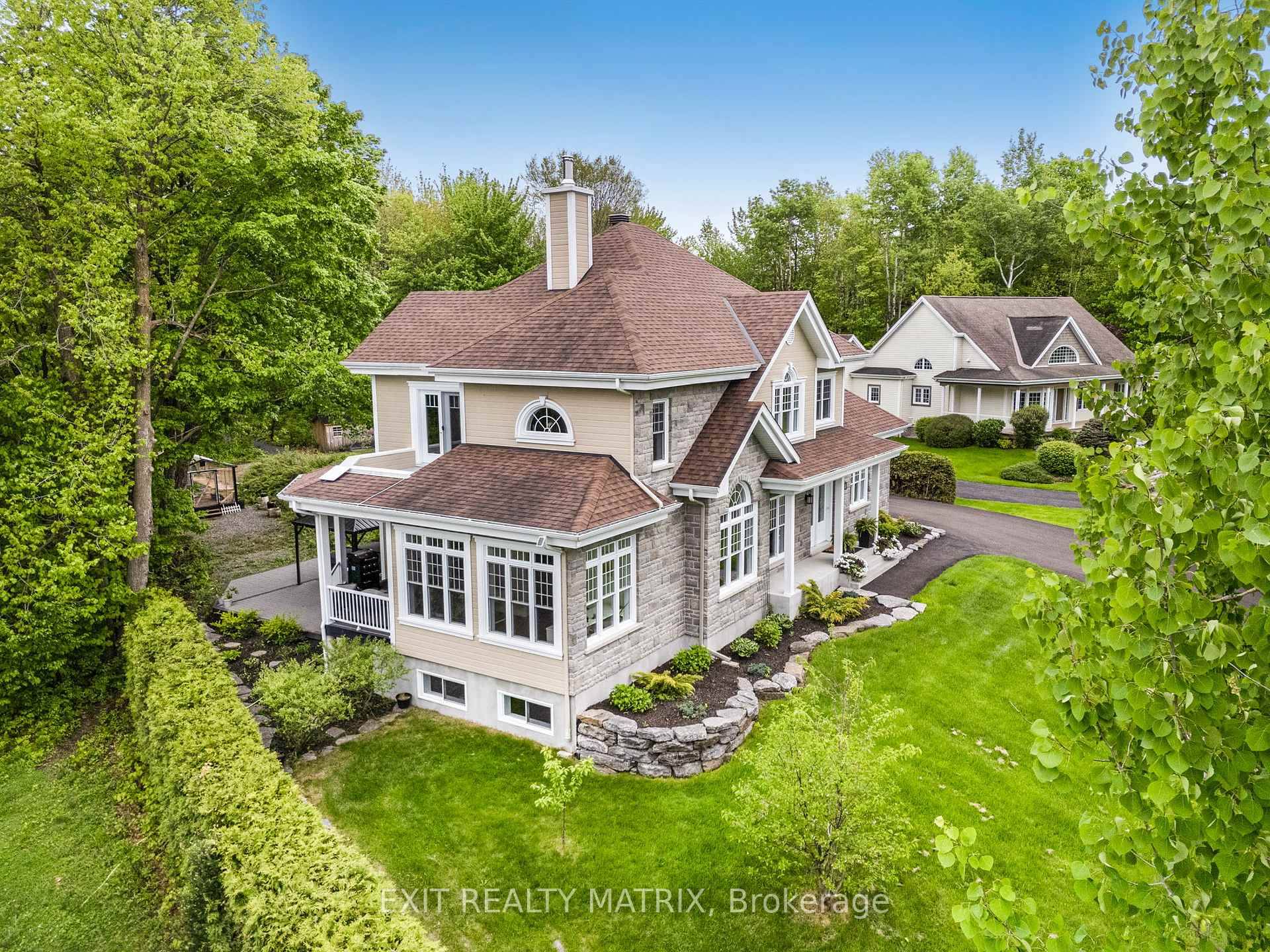Welcome to this exceptional property, situated within a private and exclusive gated community in Hawkesbury, conveniently located across from the renowned Hawkesbury Golf amp ; Curling Club.