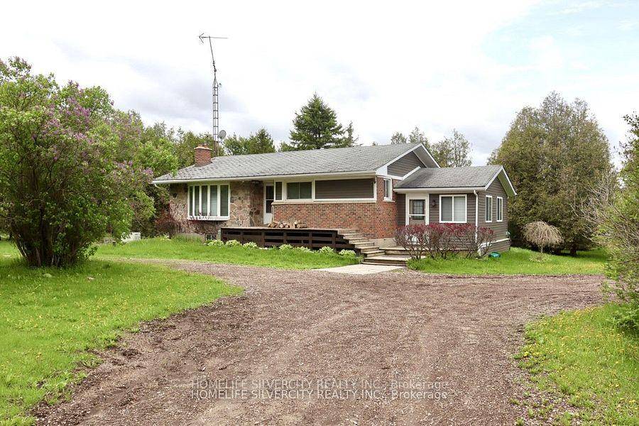 Stunning 2 2 Bedroom Bungalow W Fin Basement amp ; Sep Entrance.