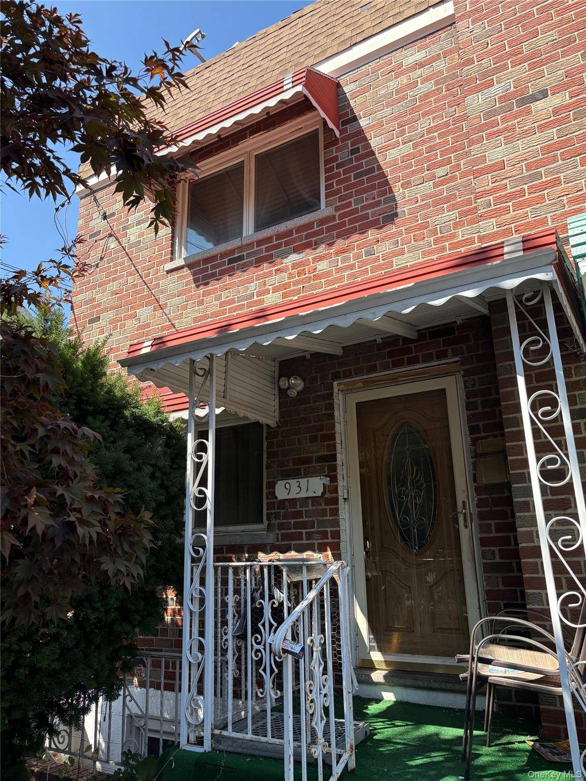 BOM 8 23 Brick 3 bedroom 1 and a half bathroom attached single family home in Wakefield.