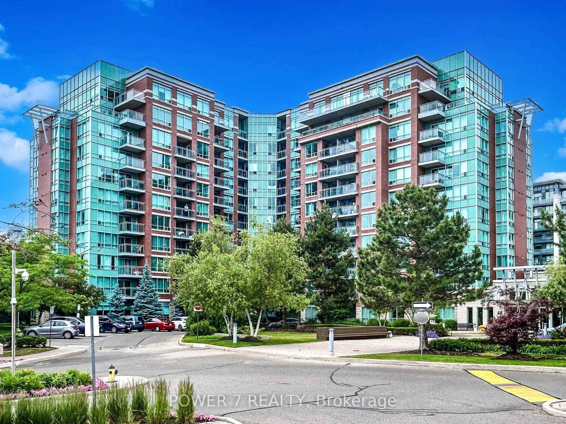 Welcome To This Luxury Thornhill Towers in one of the most desirable and convenient communities Leslie St Hwy 7.