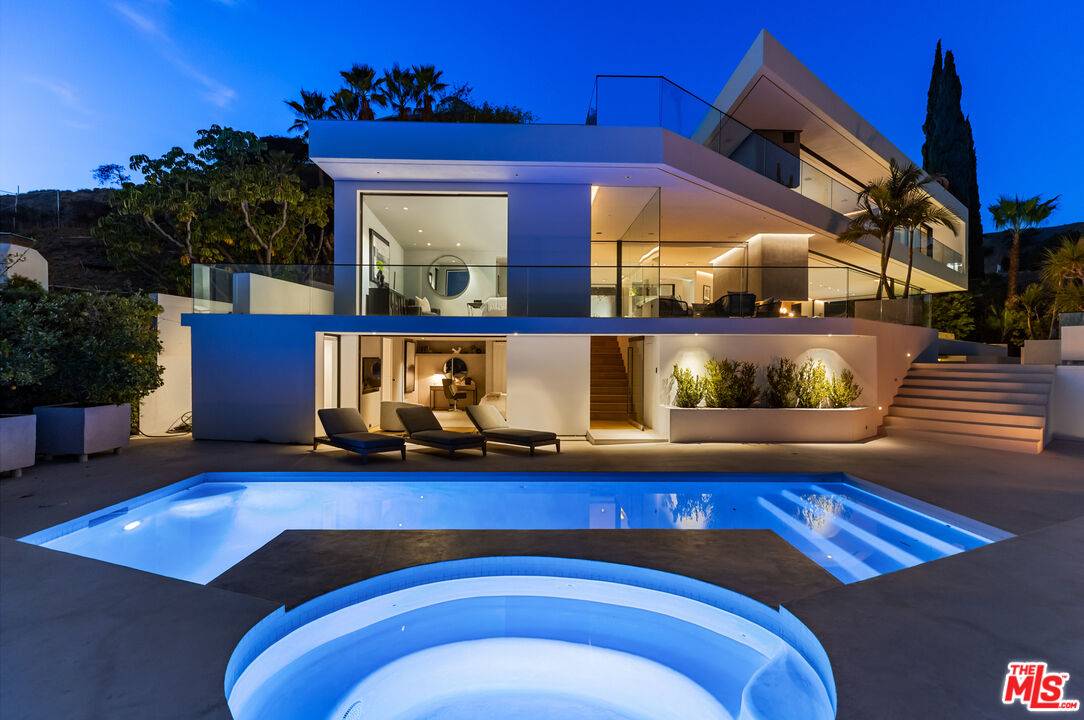 7869   Fareholm Dr Hollywood Hills East LA