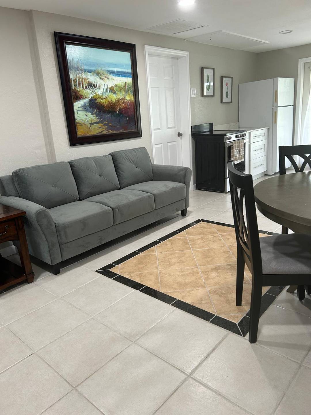 A quiet, clean furnished cottage with 3bedrooms, and 1 large bathroom is available for rent right away.