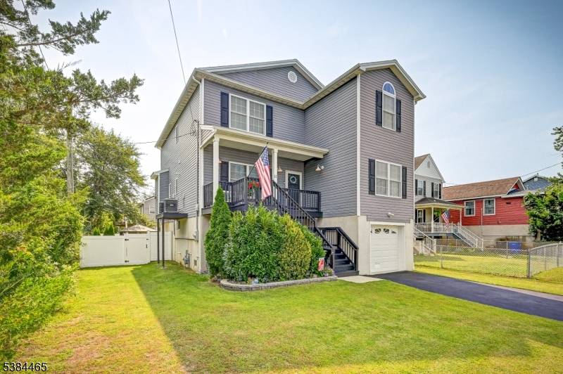 Coastal Living Meets Modern Comfort !