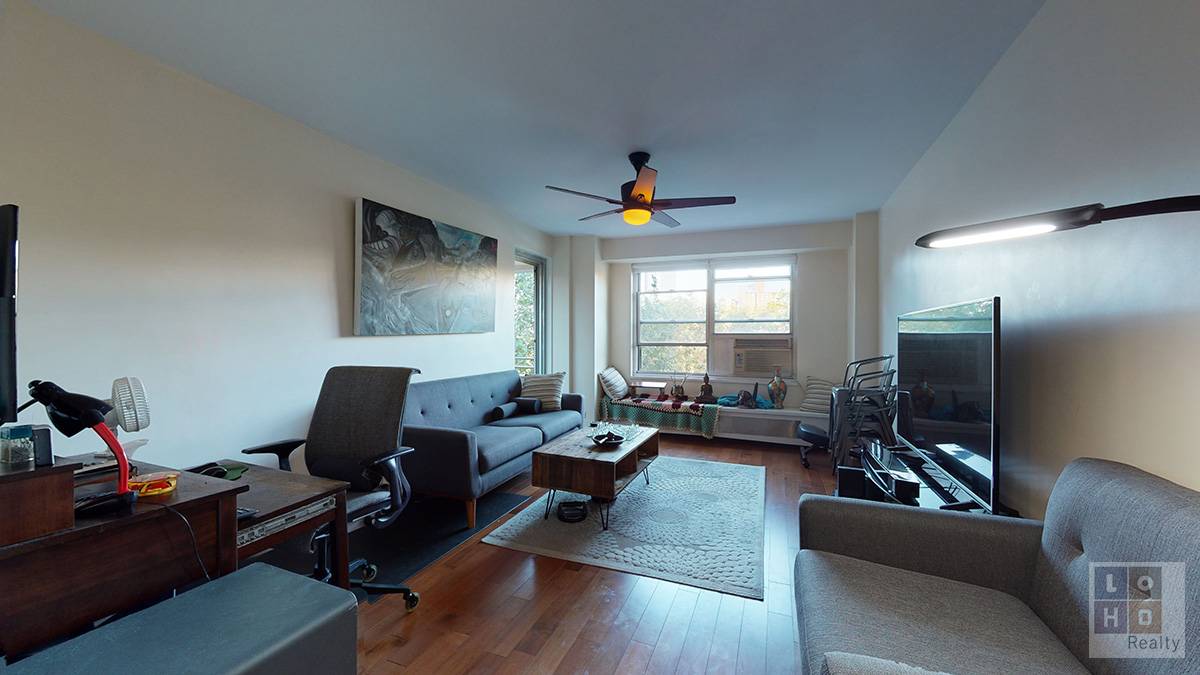 The front door to this beautifully renovated 1 bedroom balcony apartment opens to a spacious entryway that leads to an equally spacious living room with western views.