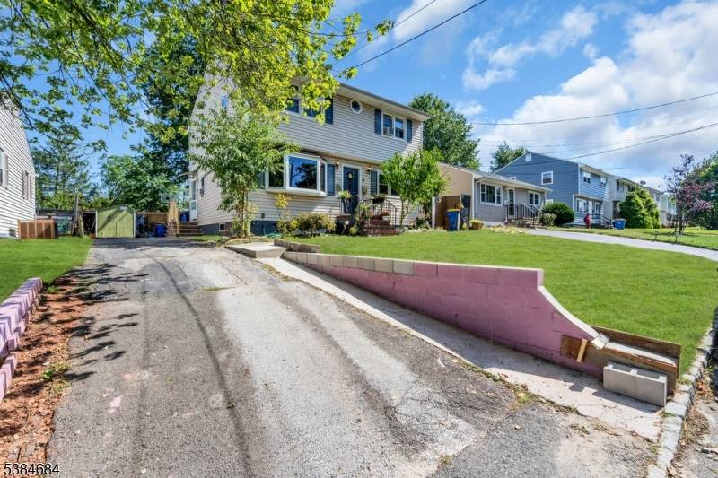 Multi Family, 2 Units. 1st Floor 2 bedroom, 1 bathroom, eat in kitchen, den, basement with potential office, workout or bonus rooms.