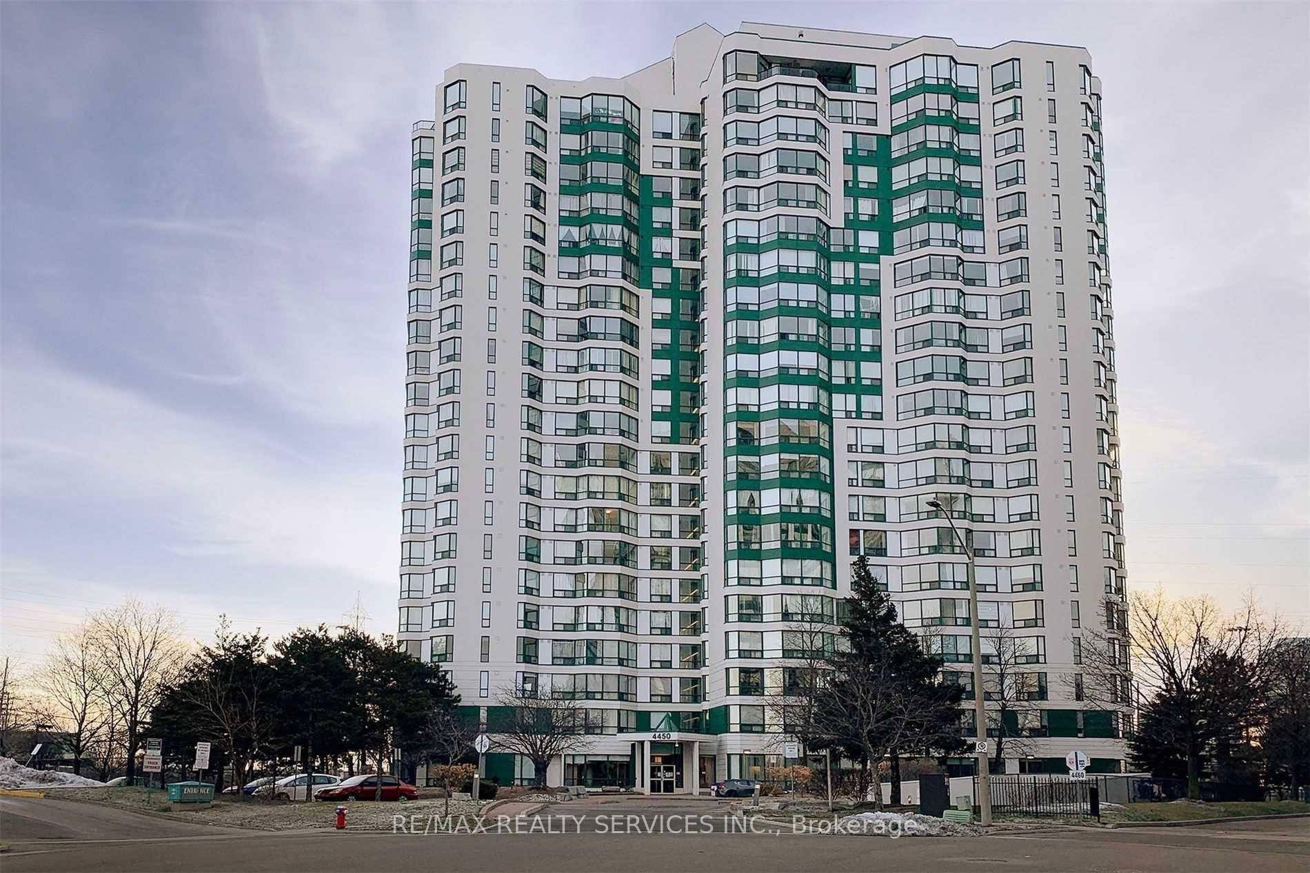 Renovated Open Concept Suite In The Coveted Tucana Community, Featuring Two 4 Pc Ensuite Bathrooms And Stainless Steel Appliances.