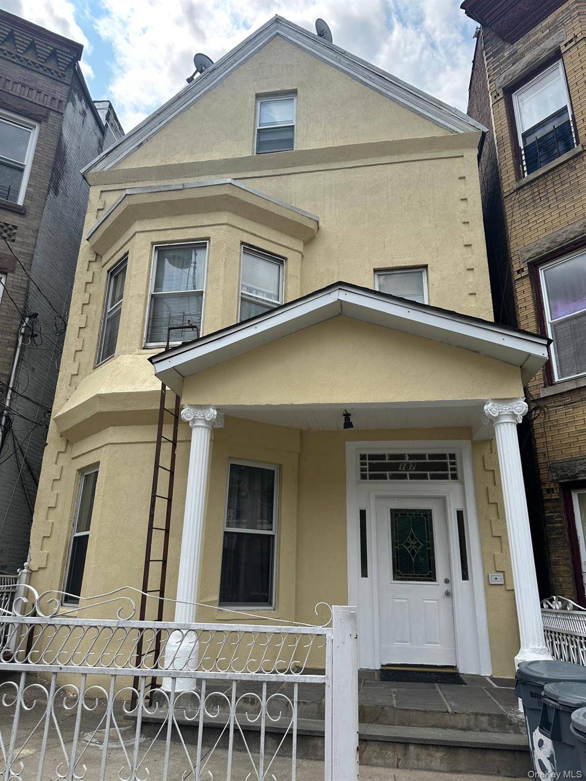 Huge 3 Family house very spacious rooms, high ceilings, lots of space, with nice backyards facing the Hudson River.