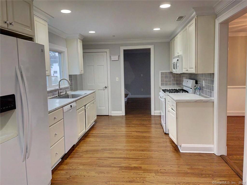 Whether you work from home or commute to the office, this attractive Colonial in mint condition offers large rooms, super sized master en suite, formal dining room and a private ...