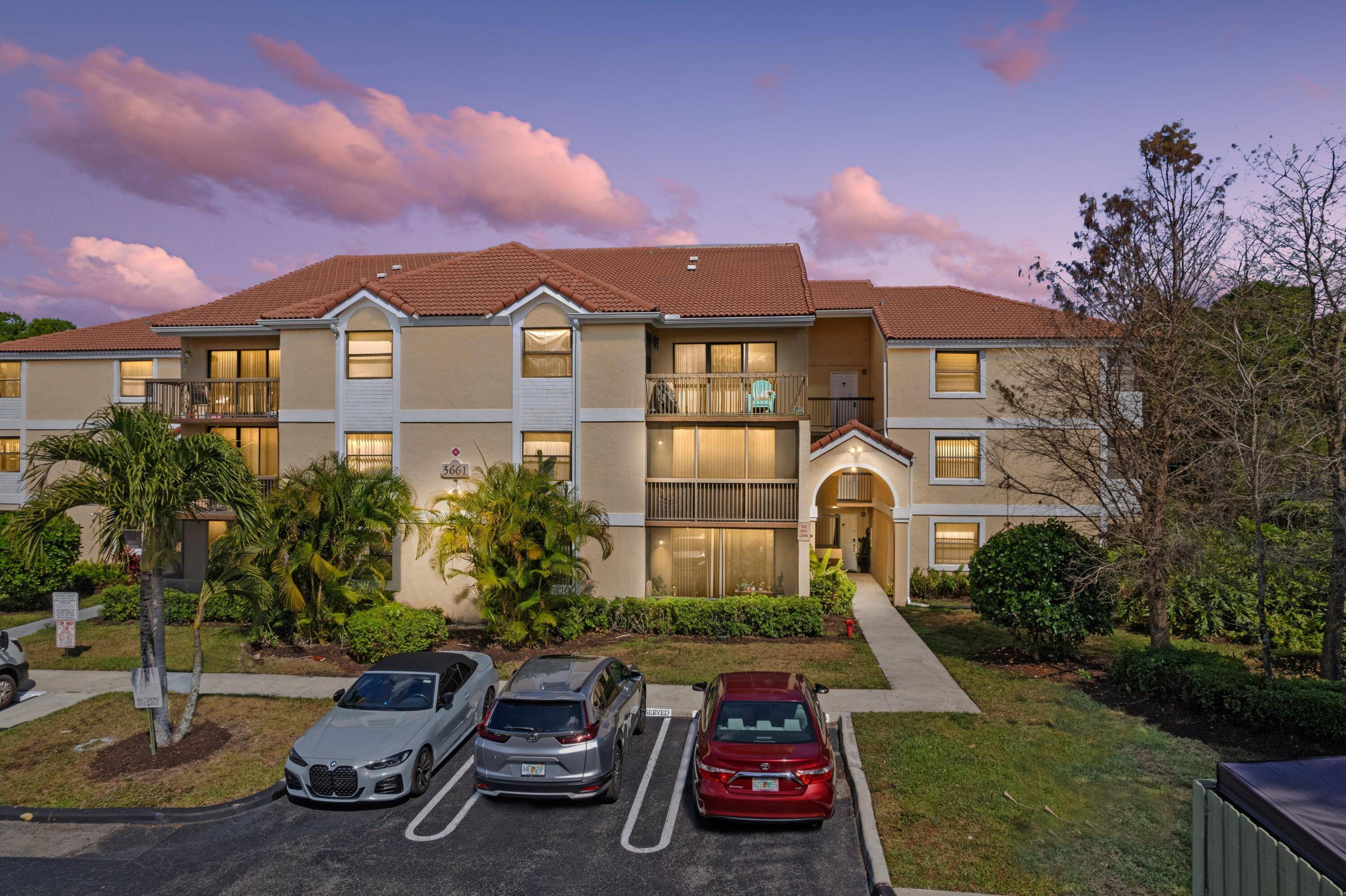 PRESTIGIOUS GRAND OASIS PRIME CORAL SPRINGS LOCATION RESORT LIKE AMENITIES COMMUNITY POOL HOT TUB TENNIS CLUBHOUSE FITNESS CENTER BREATHAKING WATER VIEWS Bright Open Floor Plan Private Balcony Eat In Kitchen ...