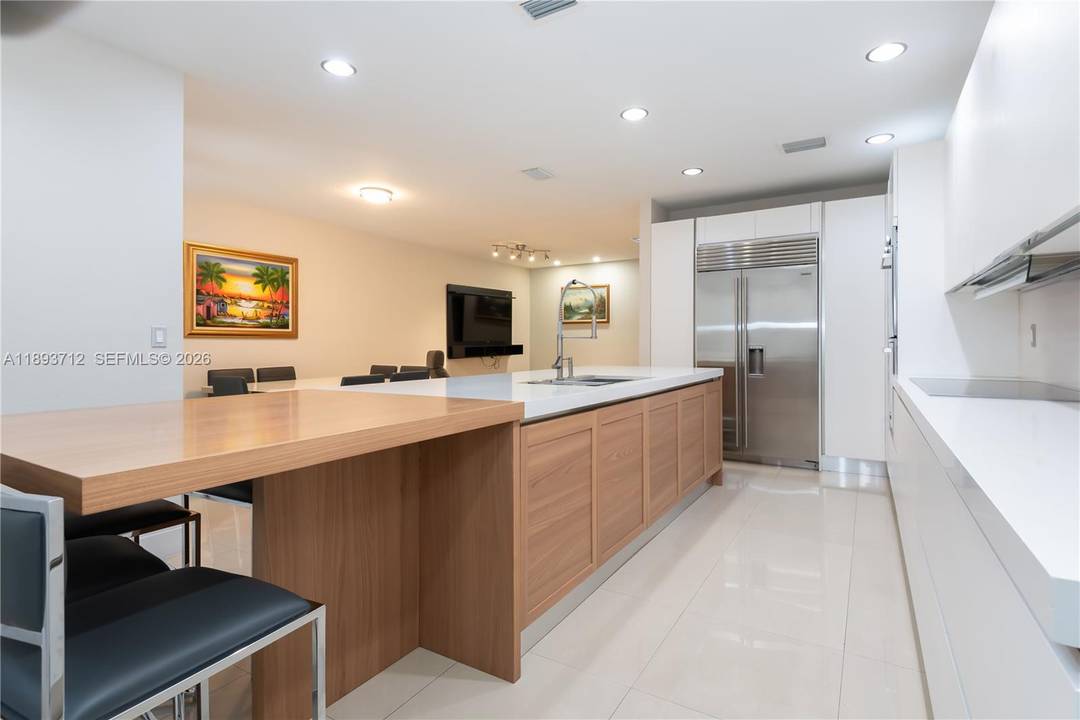Completely renovated townhome in The Reserve at Doral East.