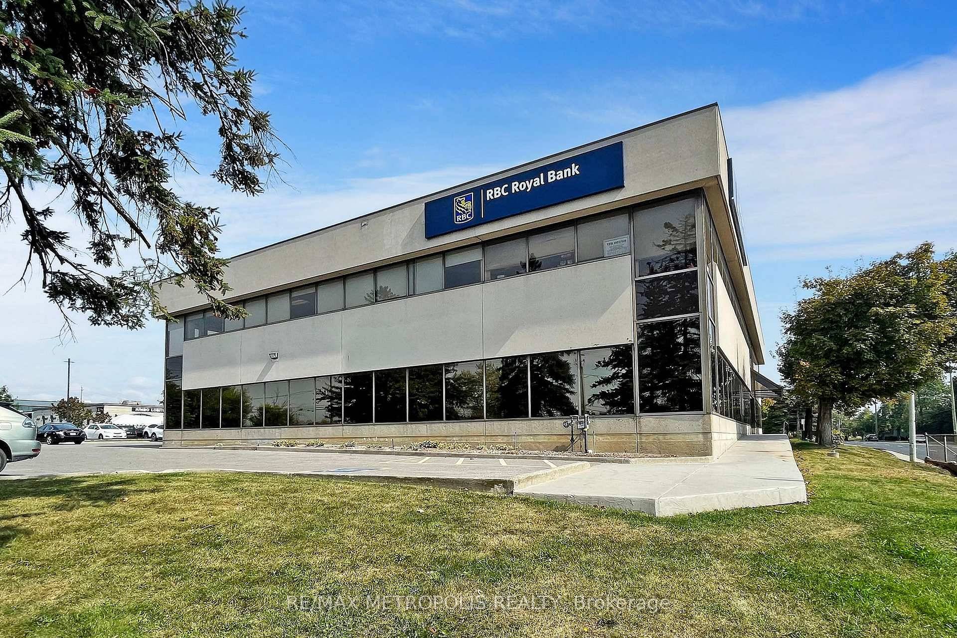 Prime 3, 200 SF retail office space on the ground floor at 7481 Woodbine Avenue in Markham.