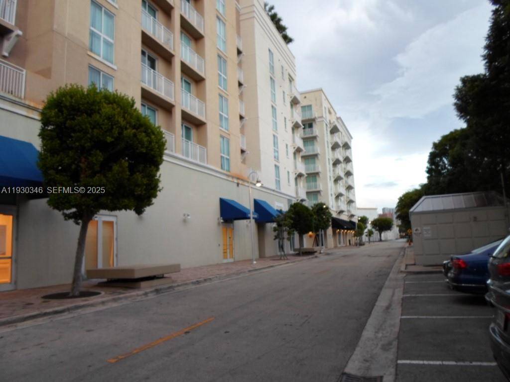 Spectacular 2 Bedroom, 2 Bath Residence with High Ceilings in Downtown Dadeland Beautifully maintained and move in ready, this spacious 2 bedroom, 2 bath residence features soaring high ceilings and ...
