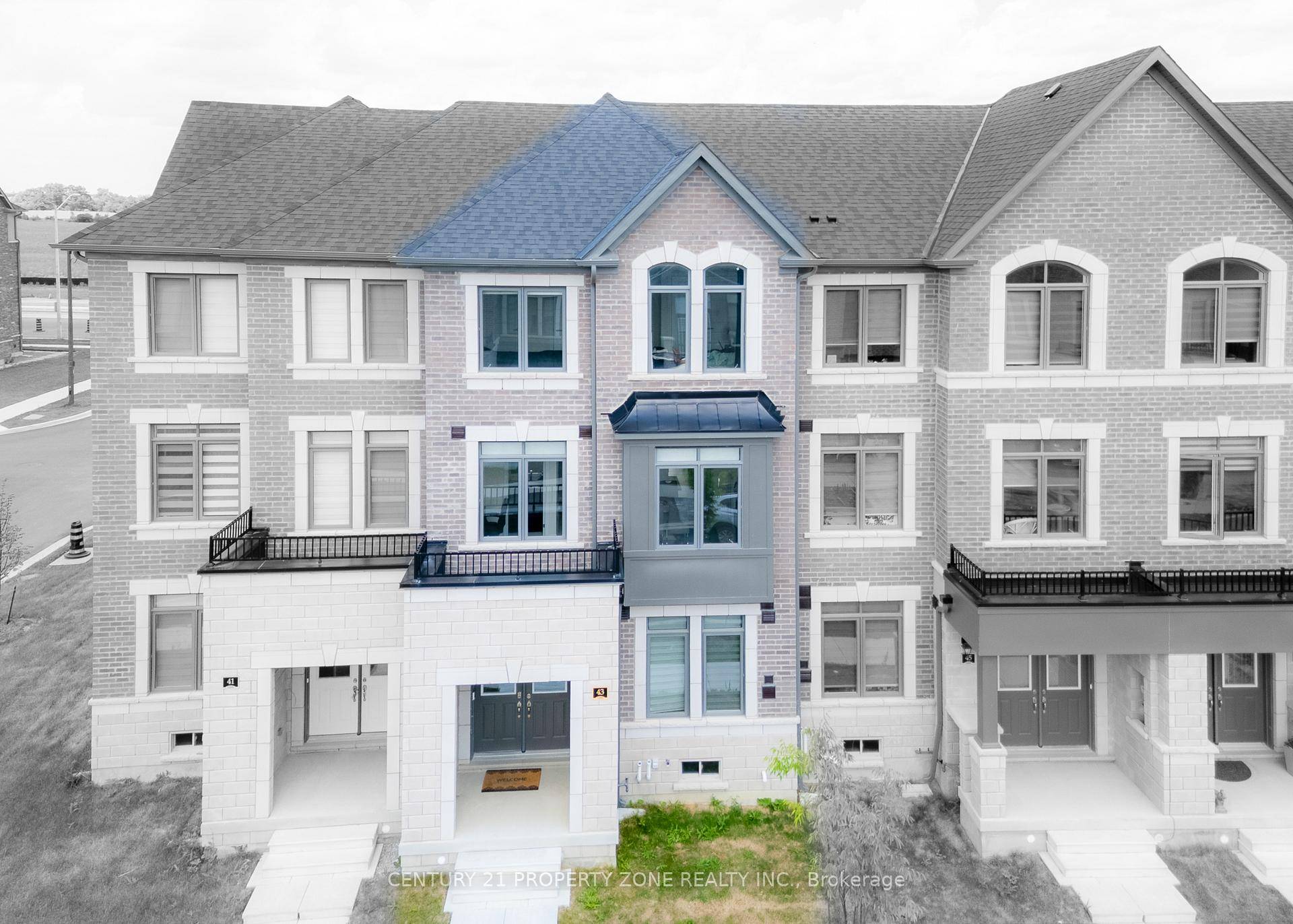 Absolutely gorgeous home located in a quiet and desirable neighborhood.
