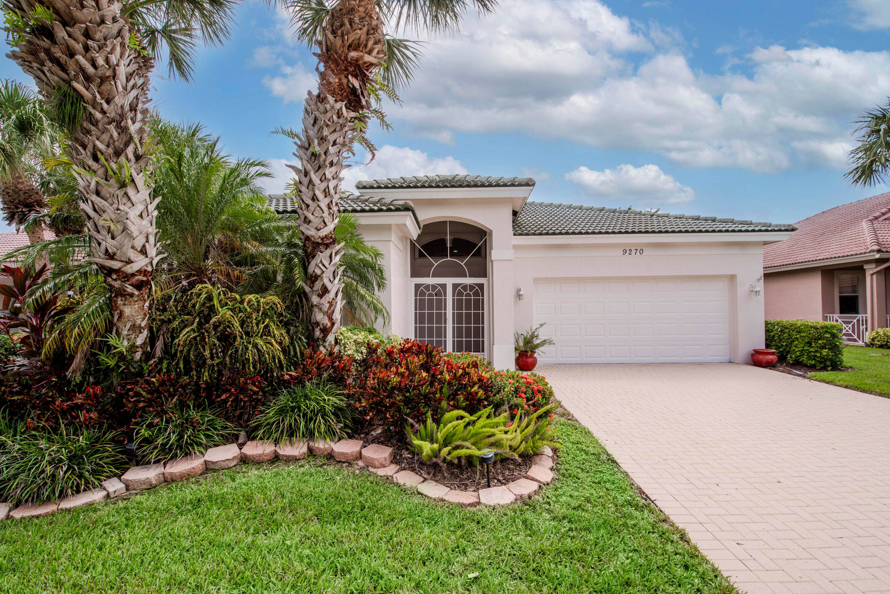 Welcome to Baywinds a 55 active adult community situated in West Palm Beach.