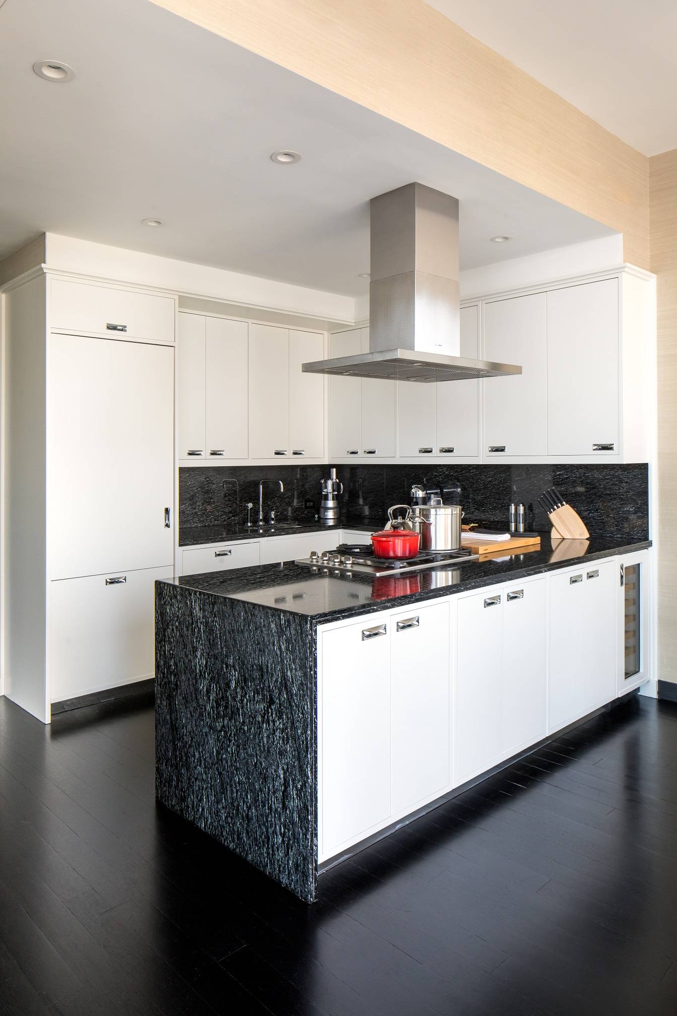 Sitting above the 5 star Park Hyatt, this 1 Bedroom 2 Bath residence comes with intimate city views of Midtown Manhattan seen from the kitchen, living, and bedroom areas.