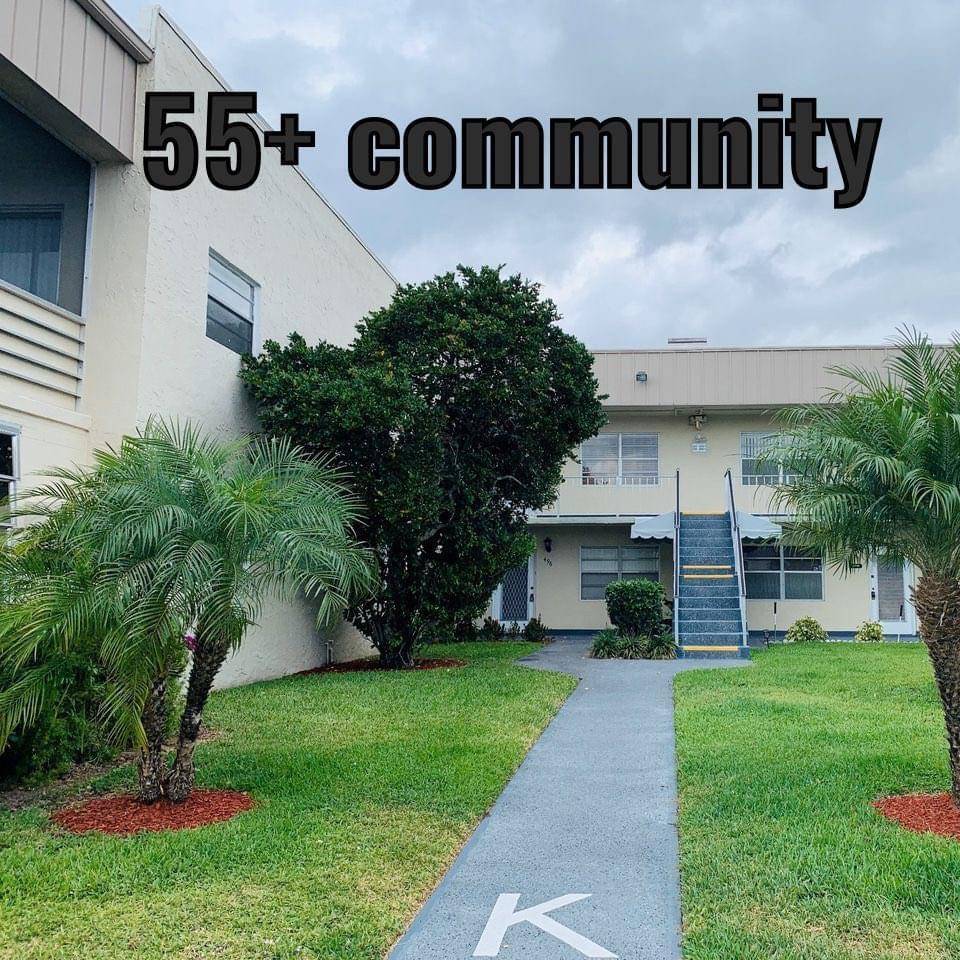 55 Community, Beautiful 2 2, 1st floor condo, lake view, in desirable Kings Point Golf Country Club.