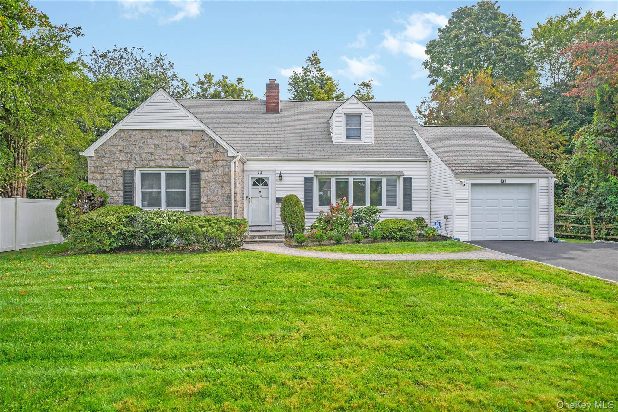 Move right into this spacious and beautifully maintained 3 bedroom, 3 bathroom home in desirable Poets' Corner !